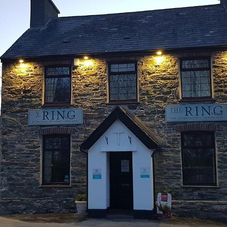 B&B Glamping Bell Tents At The Ring Pub Gwredog Exterior photo