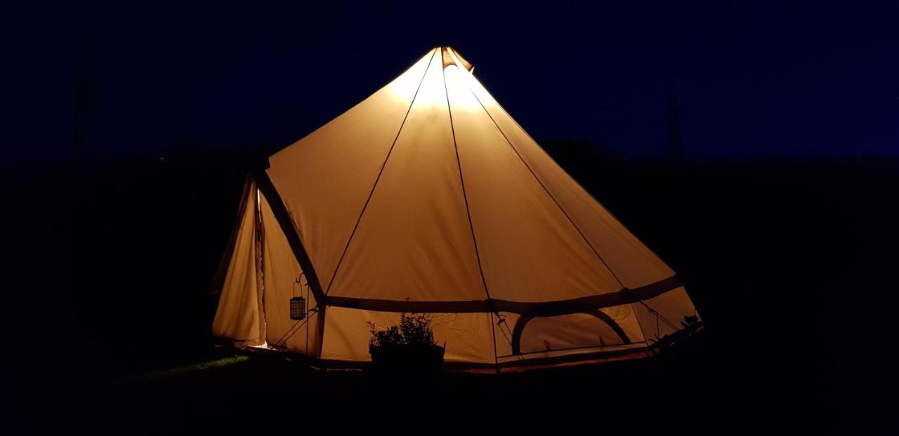 B&B Glamping Bell Tents At The Ring Pub Gwredog Exterior photo