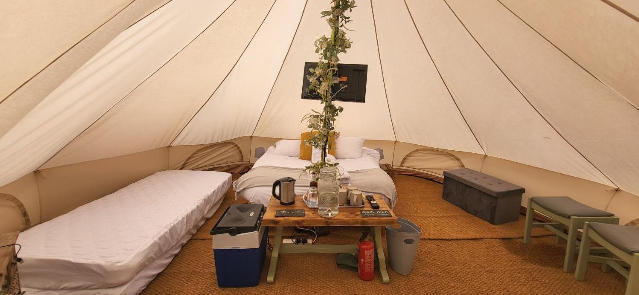 B&B Glamping Bell Tents At The Ring Pub Gwredog Exterior photo